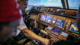 Boeing 747-es Szimulátoron Egy Eseménydús Nap a Pilóta Szemszögéből