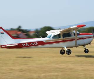 Élményrepülés Cessna-172 Típusú Repülőgéppel Budapest Felett