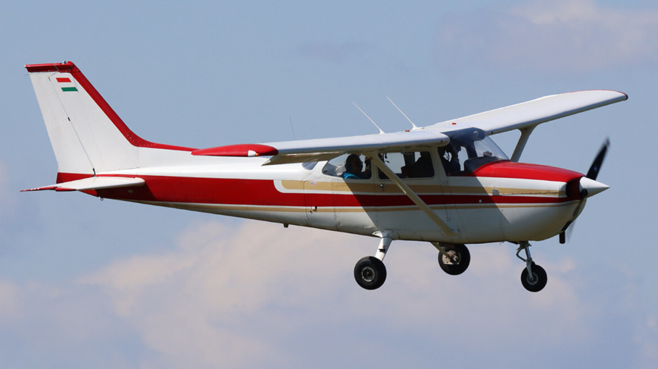 Élményrepülés egy Cessna 172-es repülővel Tatabánya felett 3