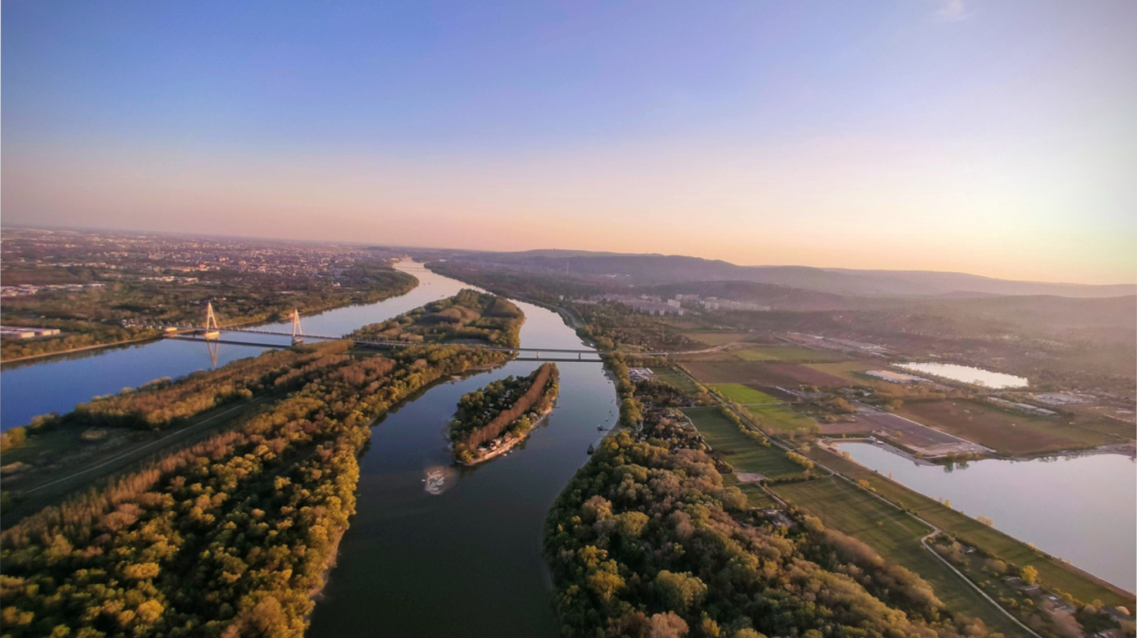 Sétarepülés Balaton, Velence, Budapest, Dunakanyar, Esztergom felett 4