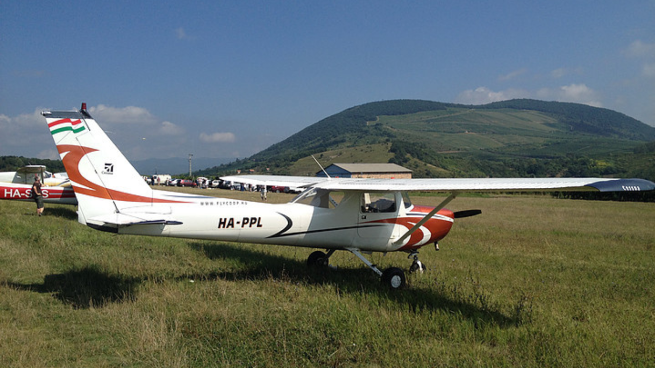 Élményrepülés egy Cessna 172-es repülővel Tata felett 3