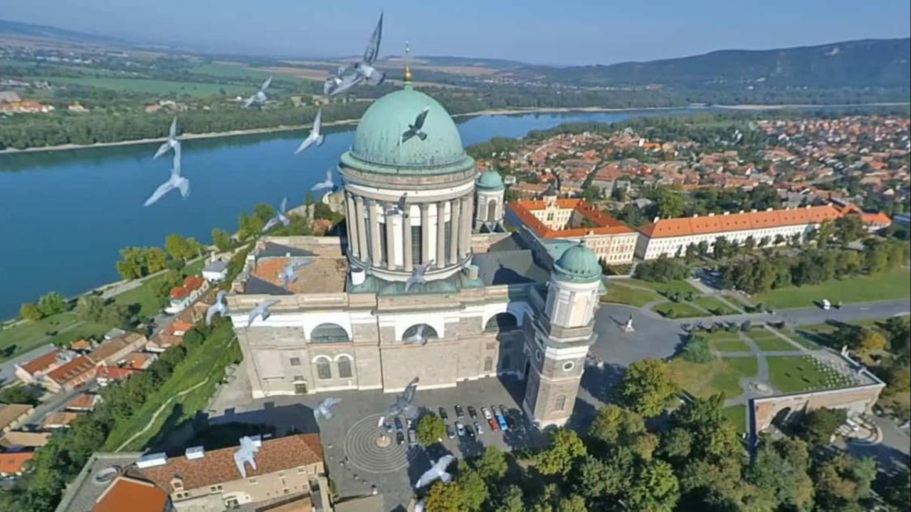 Helikopteres élményrepülés Esztergom felett 1-3 fő részére 3