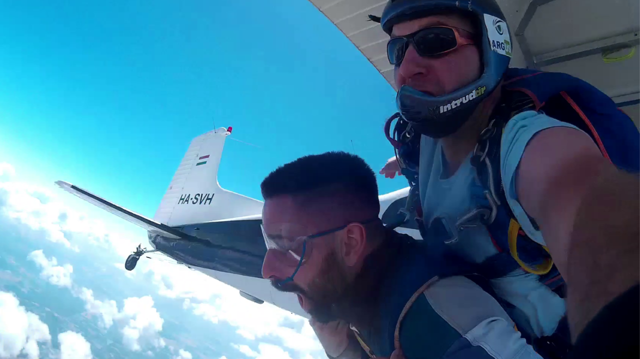 Ejtőernyős Tandemugrás Repülőgépből 4000 méterről Kaposvár Mellett 3