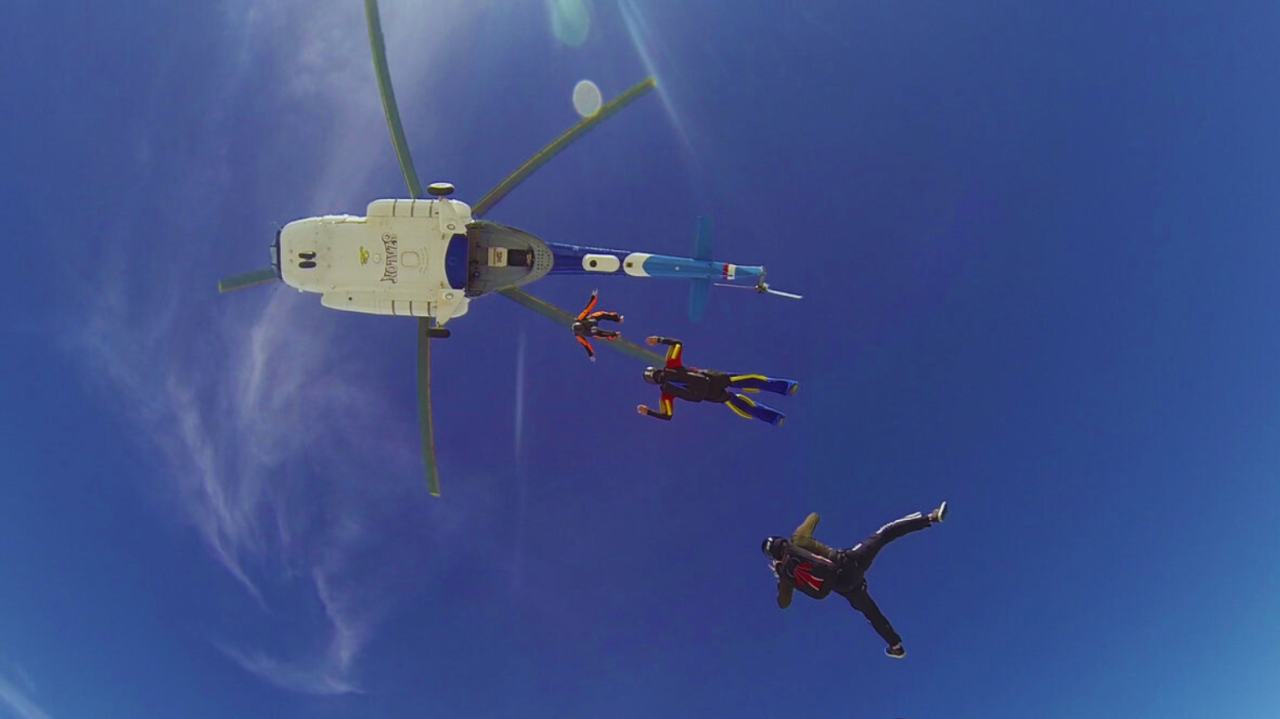 4000 méterről ejtőernyős tandemugrás helikopterből Siófok mellett 4